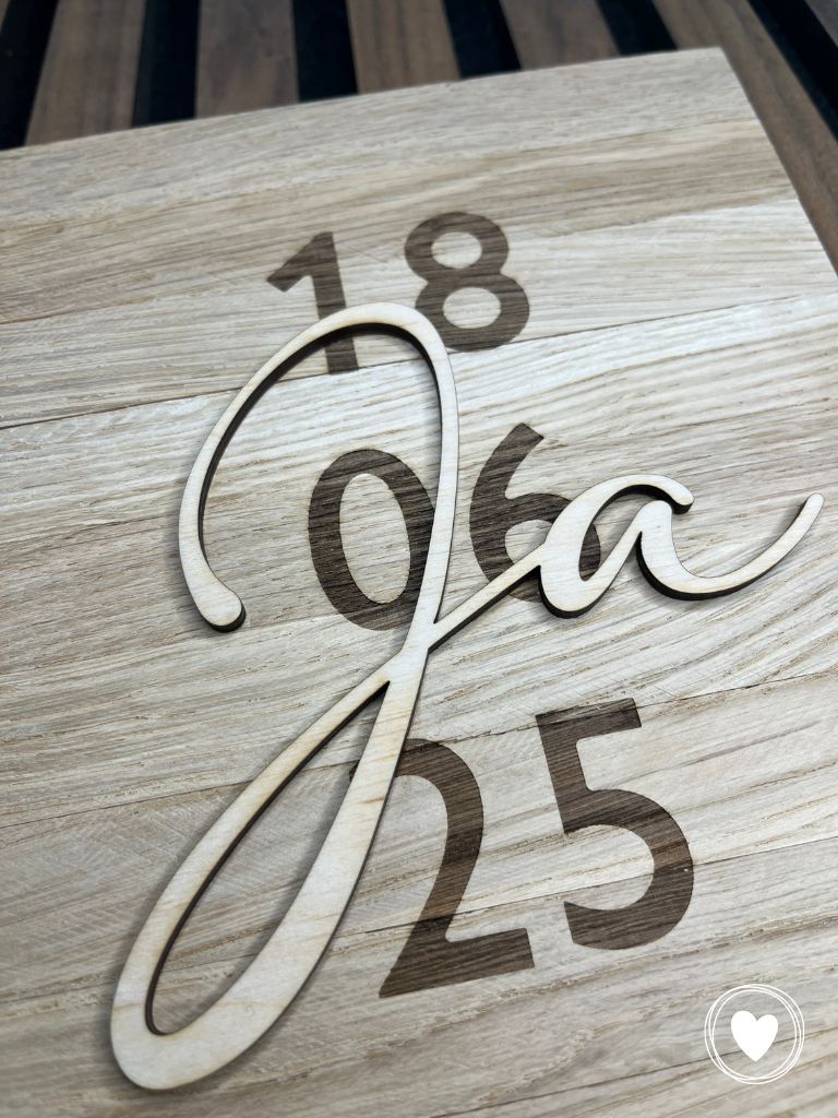 Hochzeitsgeschenk personalisiert aus Holz – 3D Schild „Ja“